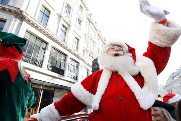 hamleys regent street santa F
