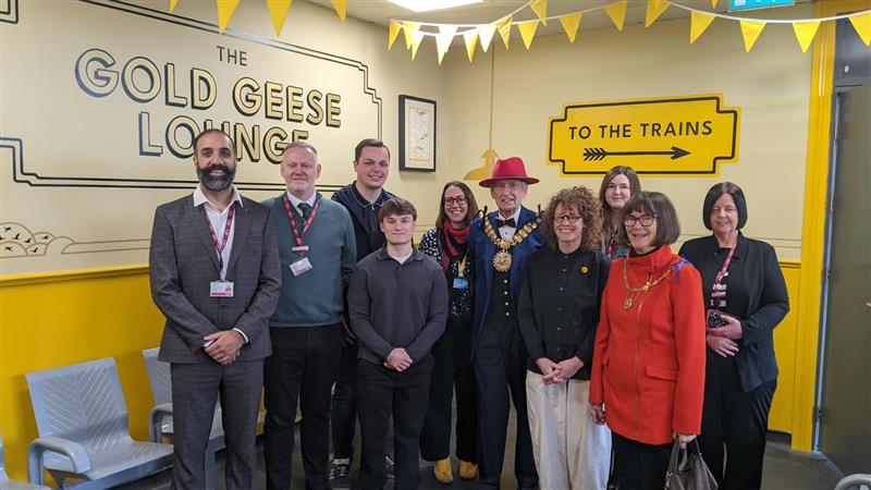  69bd49964e62f 69bd49964e630gold Geese Westcliff.jpg