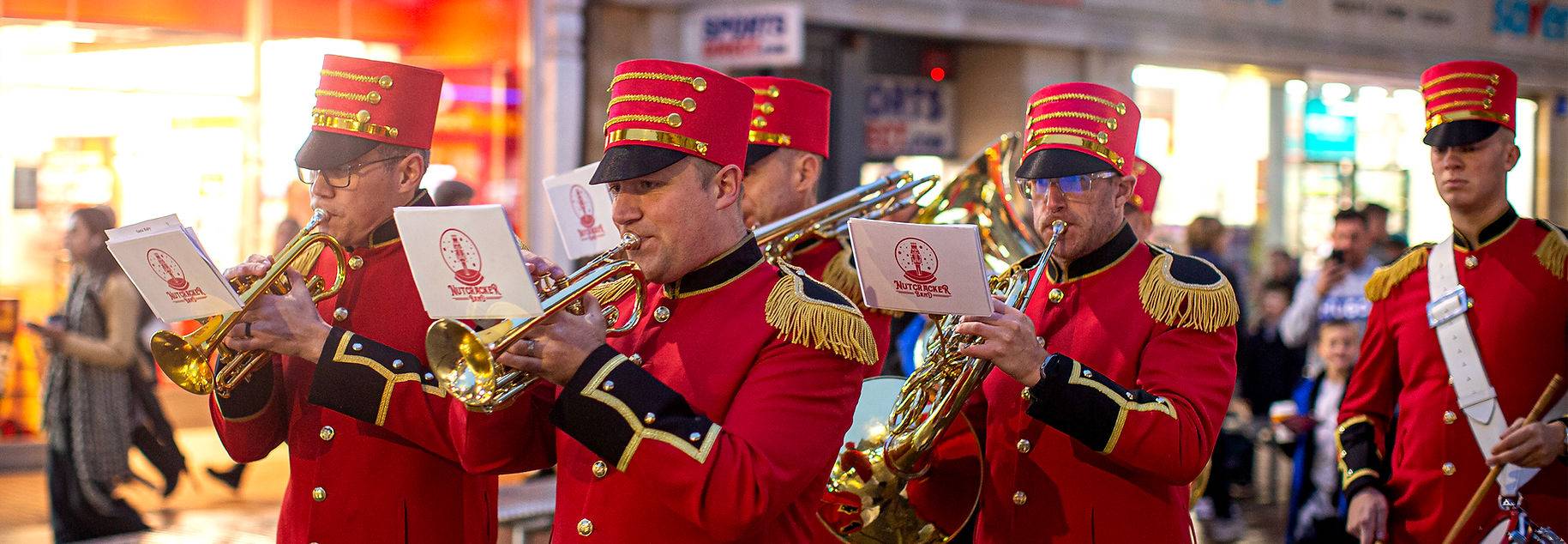  6ac3c3a5f1d9f 6ac3c3a5f1da1southend Lights Switch On.jpg