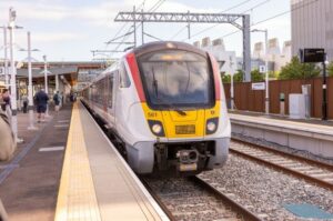  6ac4ae89d7307 6ac4ae89d7308ga Train Cambridge South.jpg